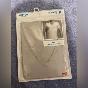 Uniqlo AIRism Light Gray V-Neck Tee